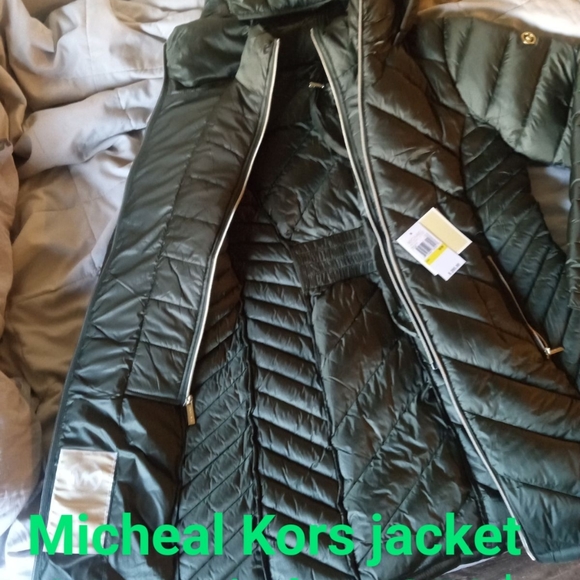 Brand new green Michael Kors jacket that fits in a bag - Picture 3 of 3